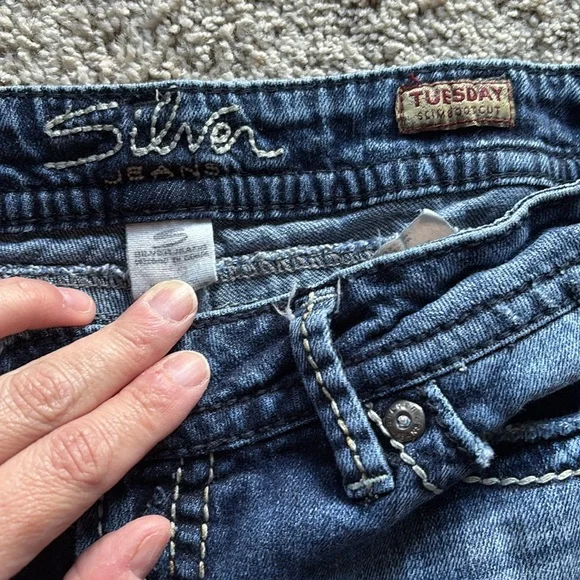 🌟SILVER JEANS: Tuesday Distressed Slim Boot Cut EUC Sz W30/L33 - Picture 7 of 13